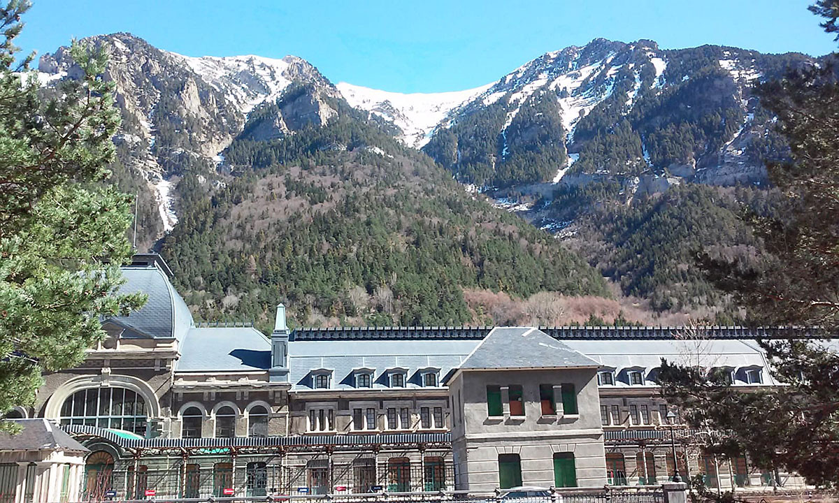 La estación de tren que es hotel de lujo y elogia la prensa internacional