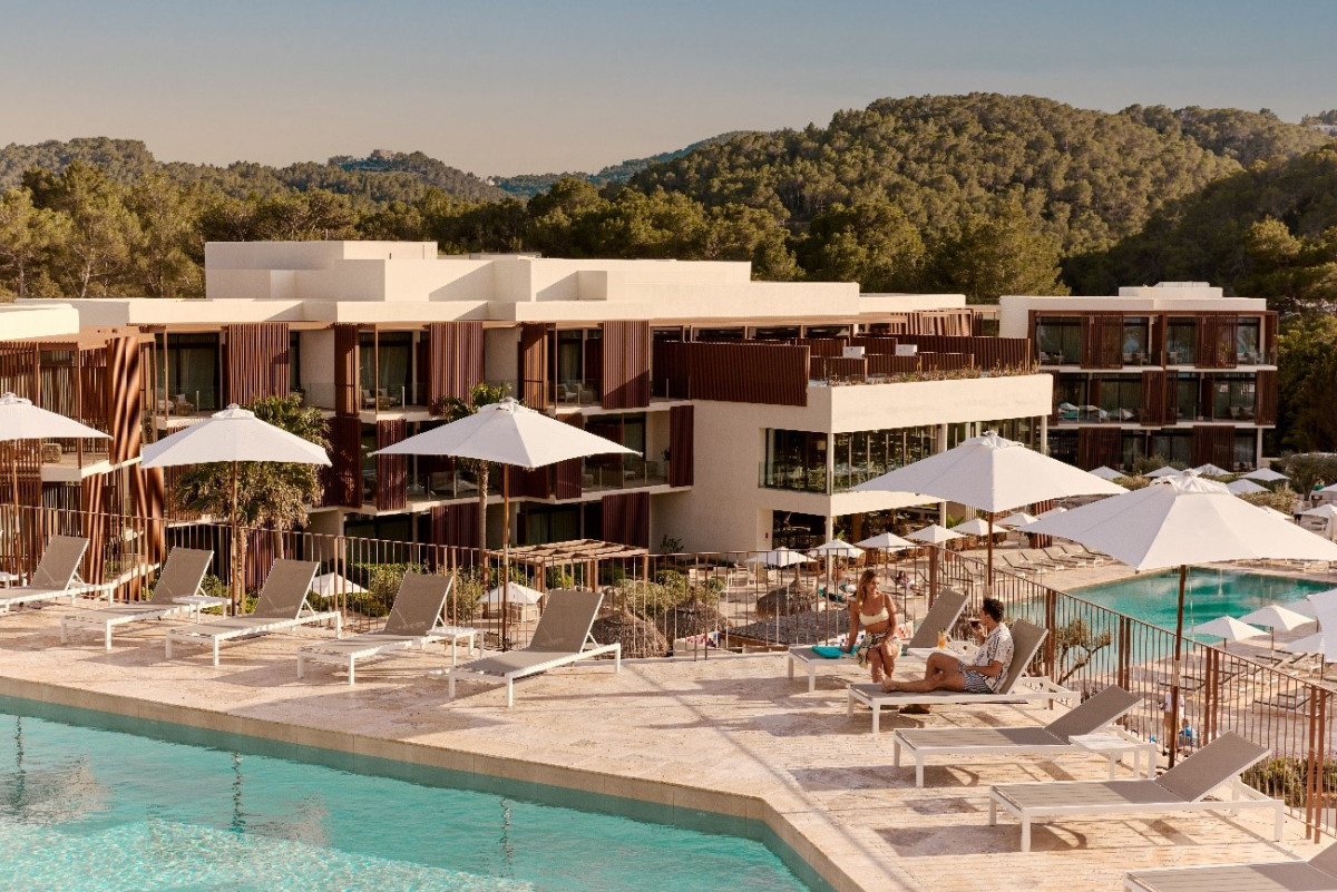 Barceló opera dos hoteles de HIP en Ibiza con la marca Curio Collection by 