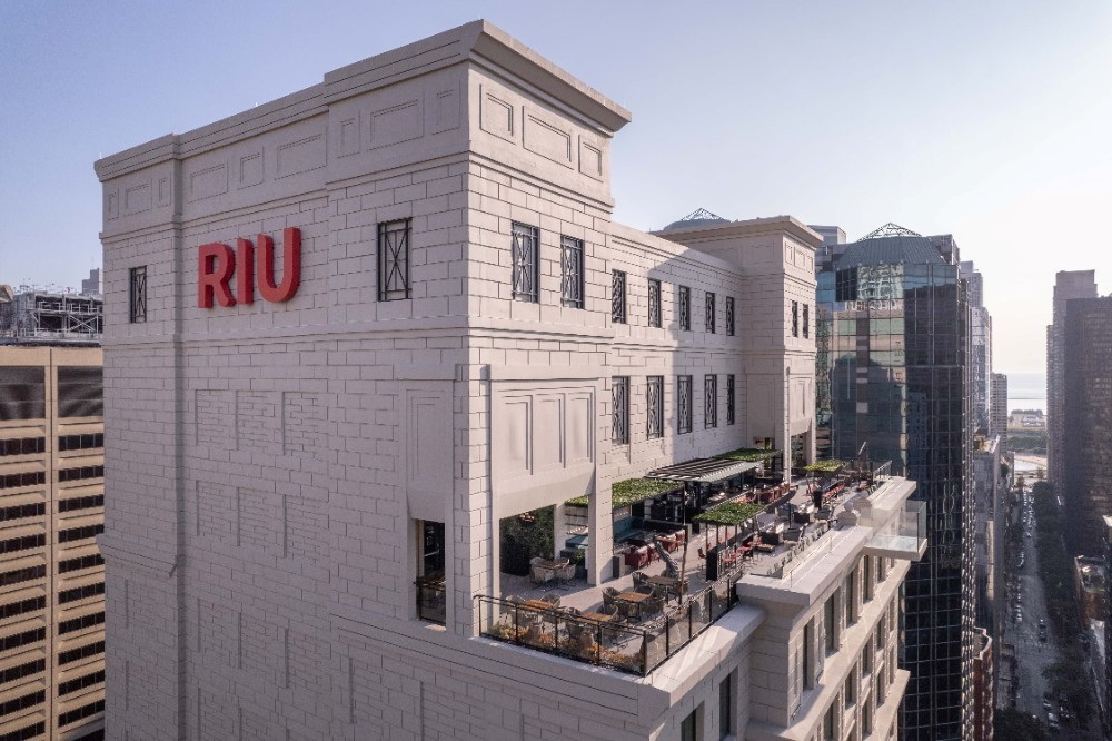 En qué hotel nuevo ha instalado Riu su segundo balcón de cristal