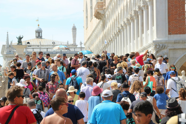 Turismofobia: qué es, causas e impacto en el turismo