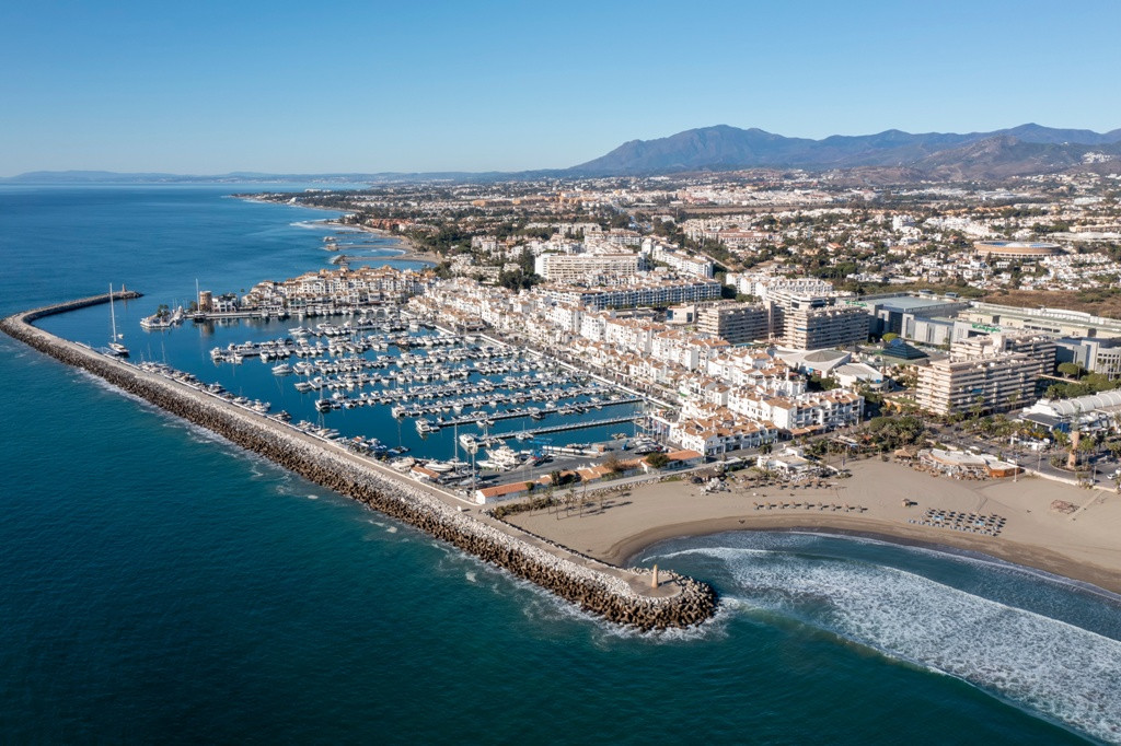 Aehcos alerta sobre el aumento del 53,8% del IBI en hoteles de Marbella