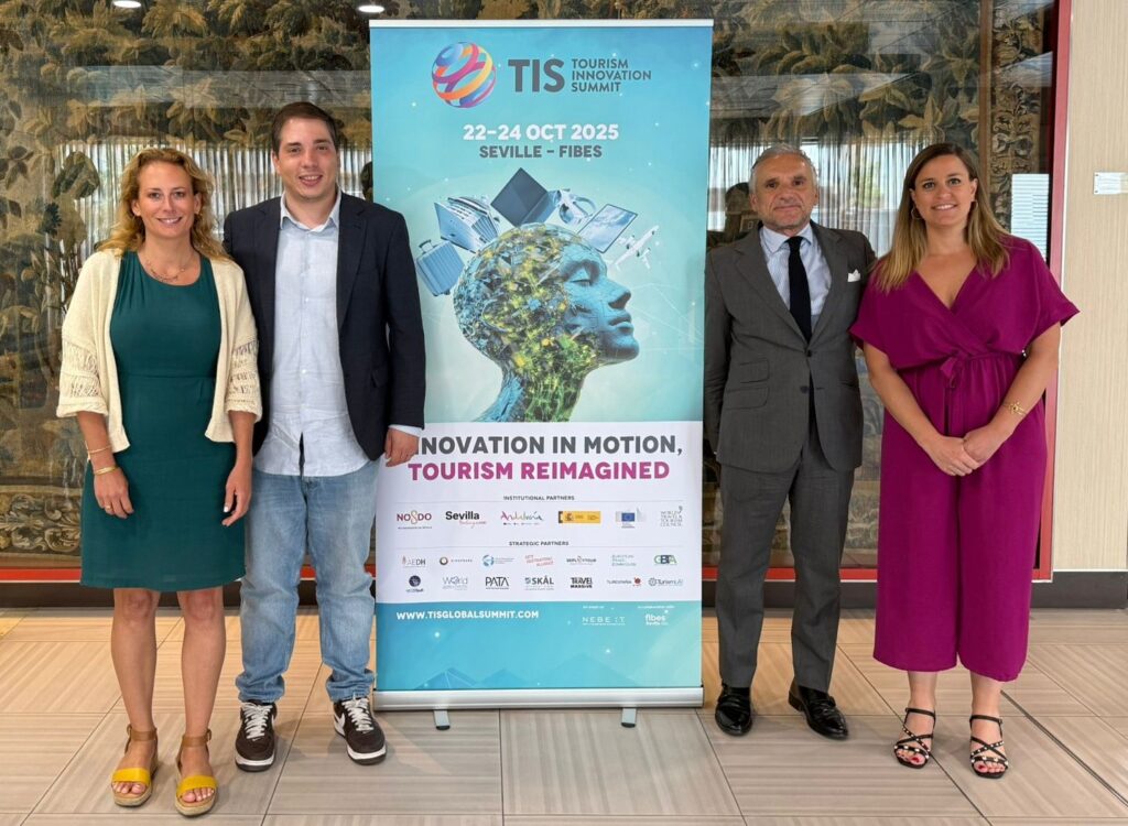Foto de Familia Primer Consejo Asesor TIS2025