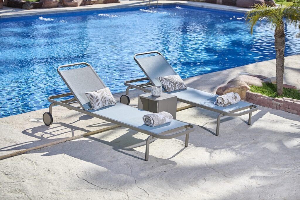 6 tendencias de mobiliario de exteriores para hoteles este 2025 12 Tumbona Atlas LdK Living Outdoors 1