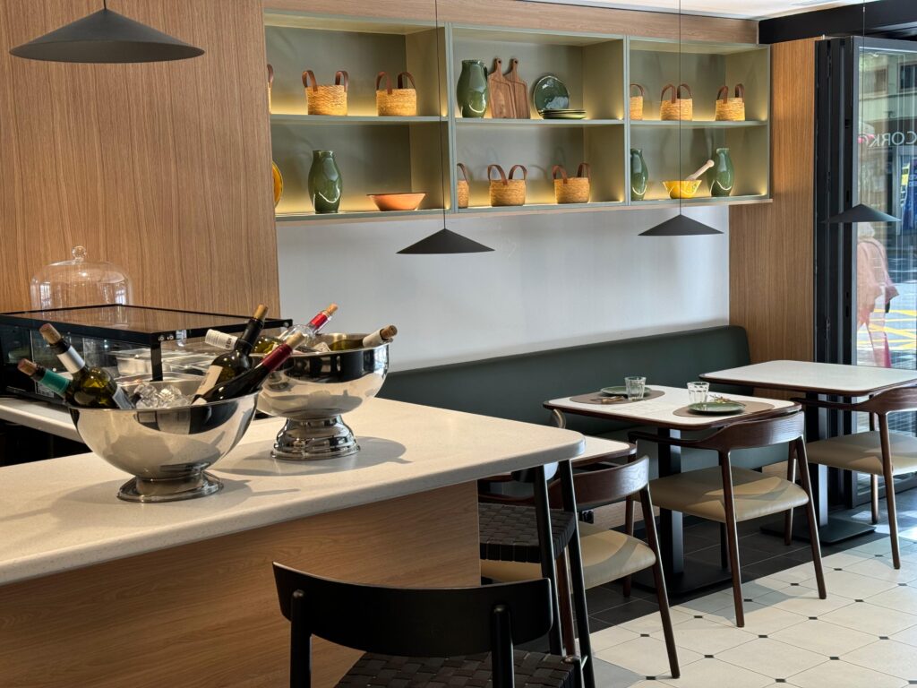 El Hotel Bécquer reabre sus puertas tras una reforma integral que refuerza su legado 6 abaceria El Poeta
