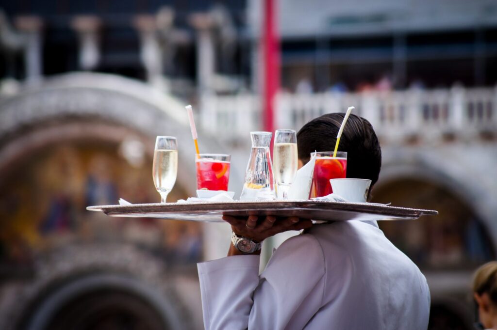 Crisis de talento: ¿Falta de ganas o exceso de precariedad? 4 kate townsend hEC6zxdFF0M unsplash