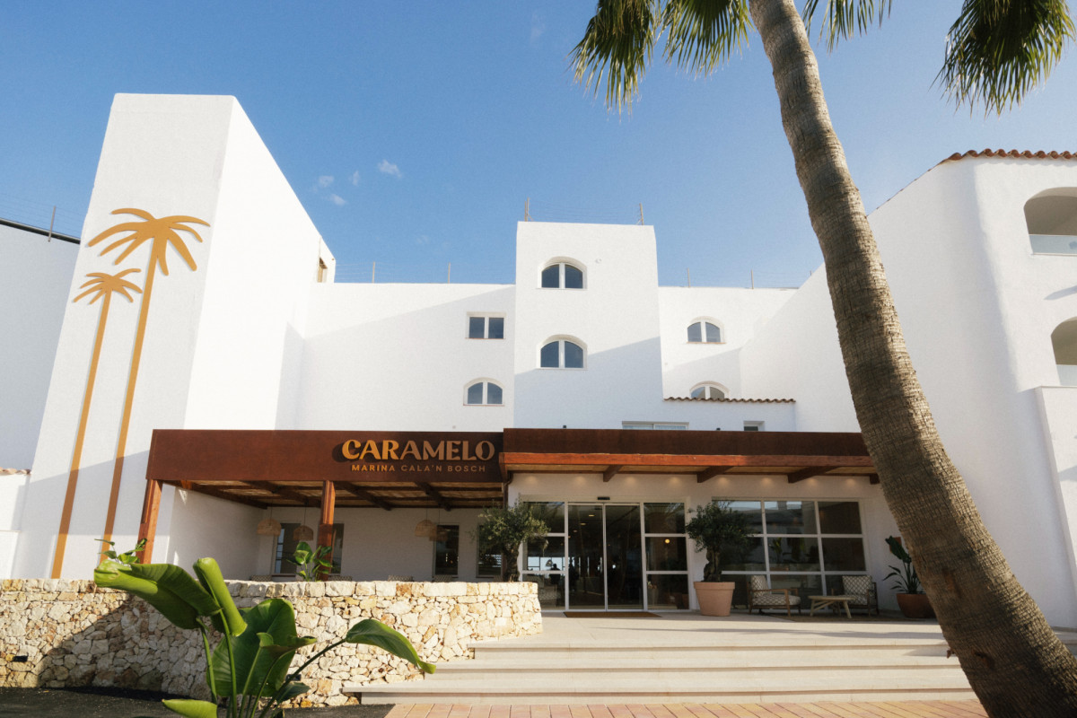 Caramelo Hotels abre en Menorca: así es Caramelo Marina Cala’n Bosch
