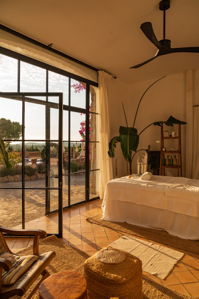 TREATMENT ROOM 1 1