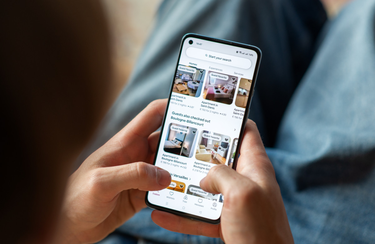 El Congreso abre la puerta a sanciones millonarias contra Airbnb, Booking o Expedia por alquileres turísticos ilegales