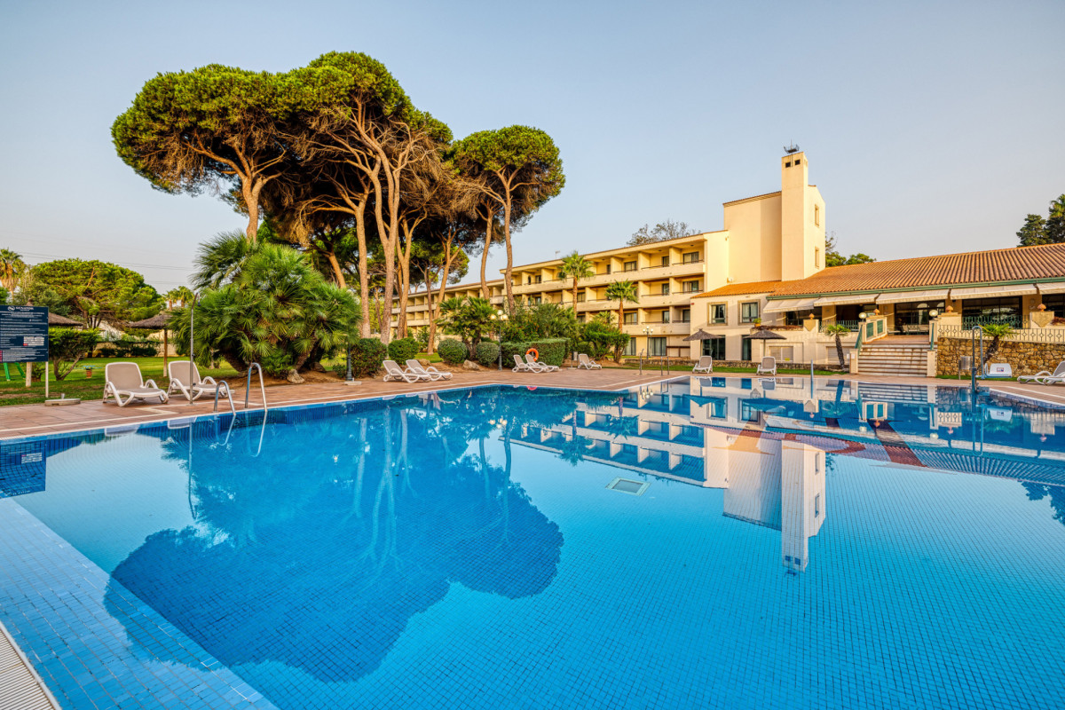 AZZ Hoteles incorpora un 4 estrellas en la Bahia de Algeciras para reposicionarlo