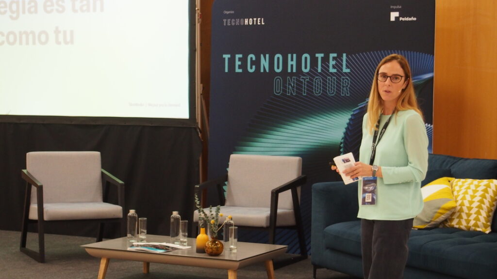 Del dato a la acción: cómo adaptar la estrategia hotelera a mercados dinámicos 3 Lucía Elso de SiteMinder en TecnoHotel OnTour Galicia