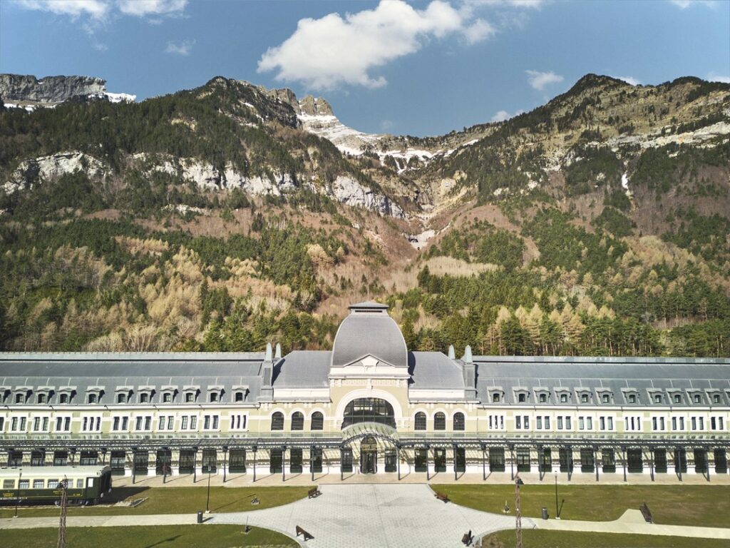 Estos son los 10 hoteles ganadores de los Experiential Hospitality Awards 2025 4 Canfranc Estación, a Royal Hideaway Hotel (Aragón)