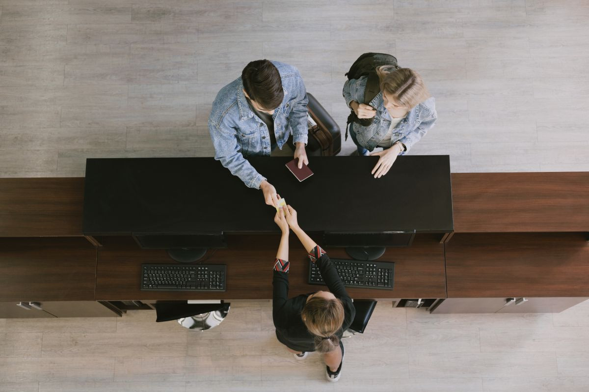 El nuevo registro de viajeros provoca check-in más lentos y más quejas en los hoteles españoles