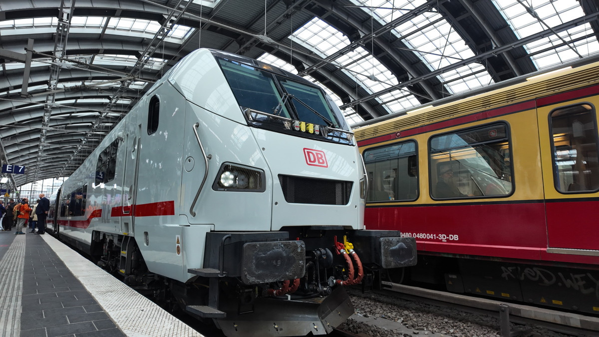 Así es el nuevo tren ICE L que Talgo ha estrenado en Alemania