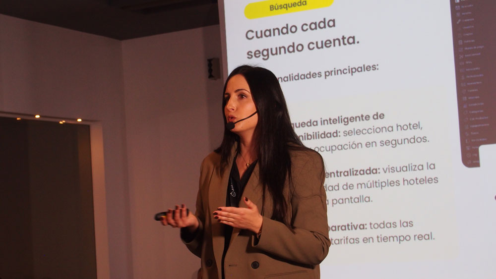 Venta directa: la diferencia está en los detalles Sonia Mateos de Neobookings durante su ponencia en TecnoHotel OnTour Granada