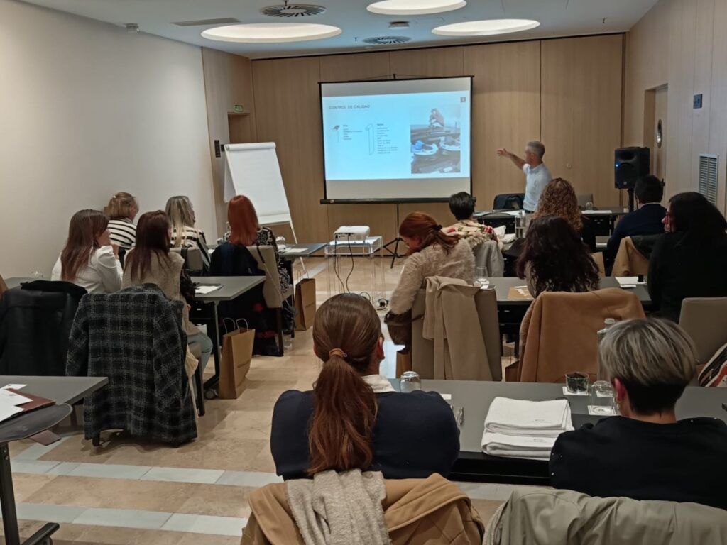 Las gobernantas ya están un paso por delante en calidad, sostenibilidad y tecnología textil 4 Formacion Resuinsa Granada 1