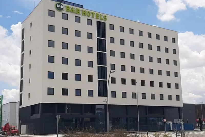 Avintia vende a un familiar office castellano el B&B de Fuenlabrada