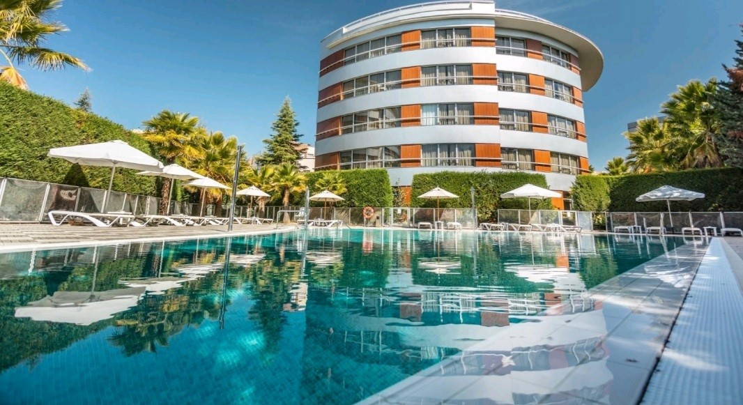 El hotel Abades Nevada Palace de Granada cambia de manos