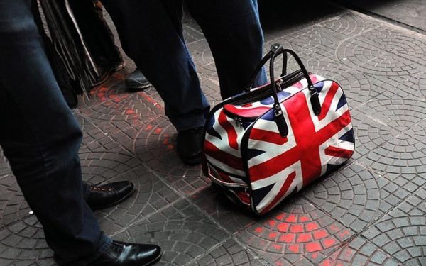 El calor y los incendios en Europa espantan a los turistas británicos