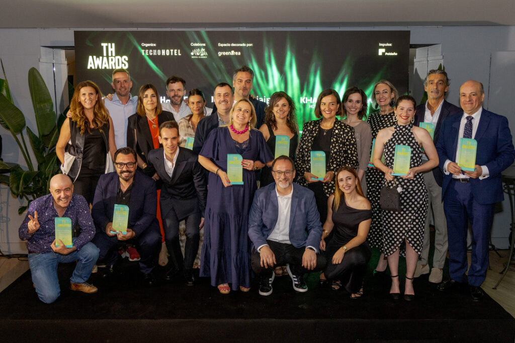 «El futuro ya no se espera: se construye», así es el número 506 de la revista de TecnoHotel