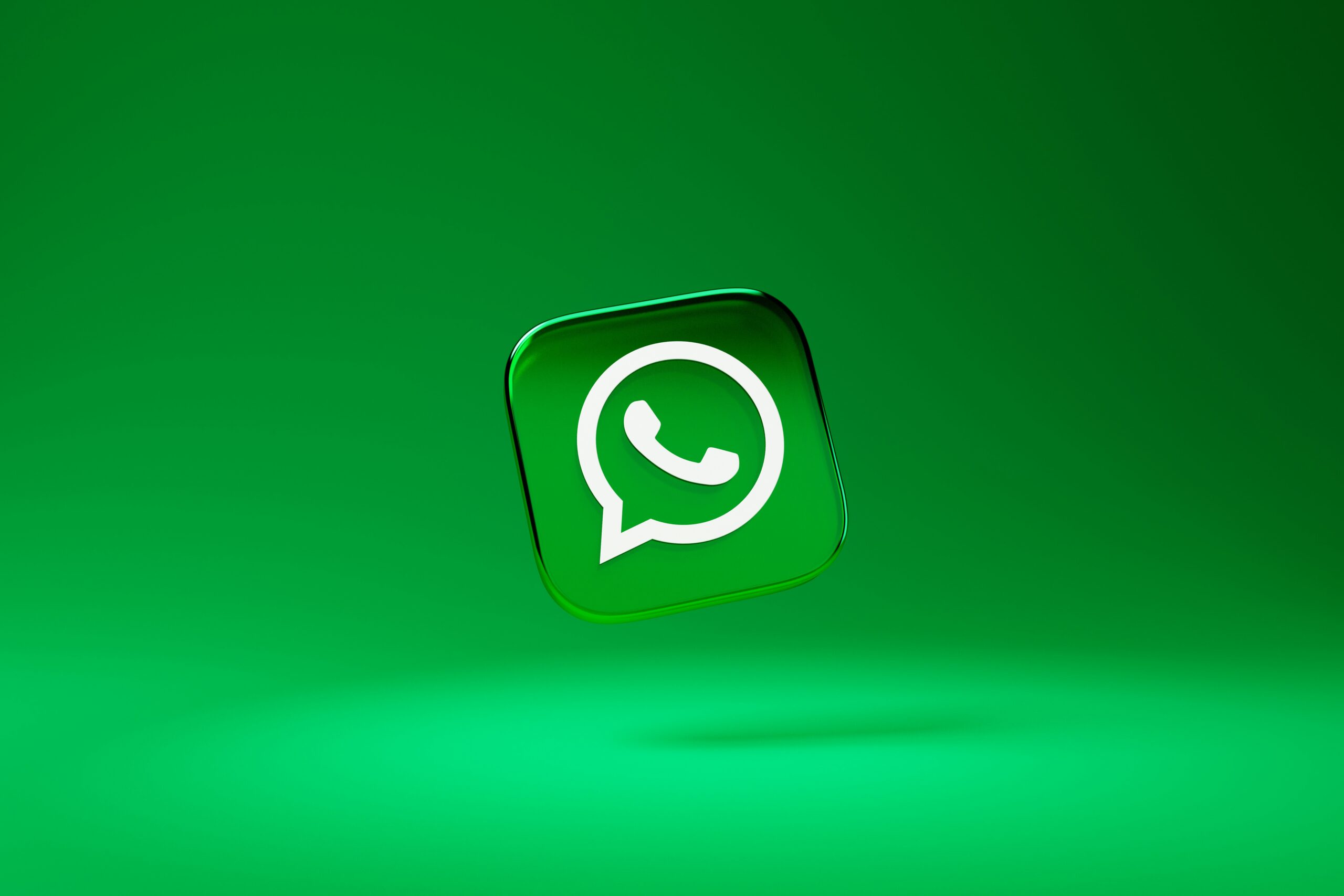 Hoteles enfrentan desafíos operativos con uso inadecuado de tecnología; WhatsApp destaca como herramienta ineficaz.