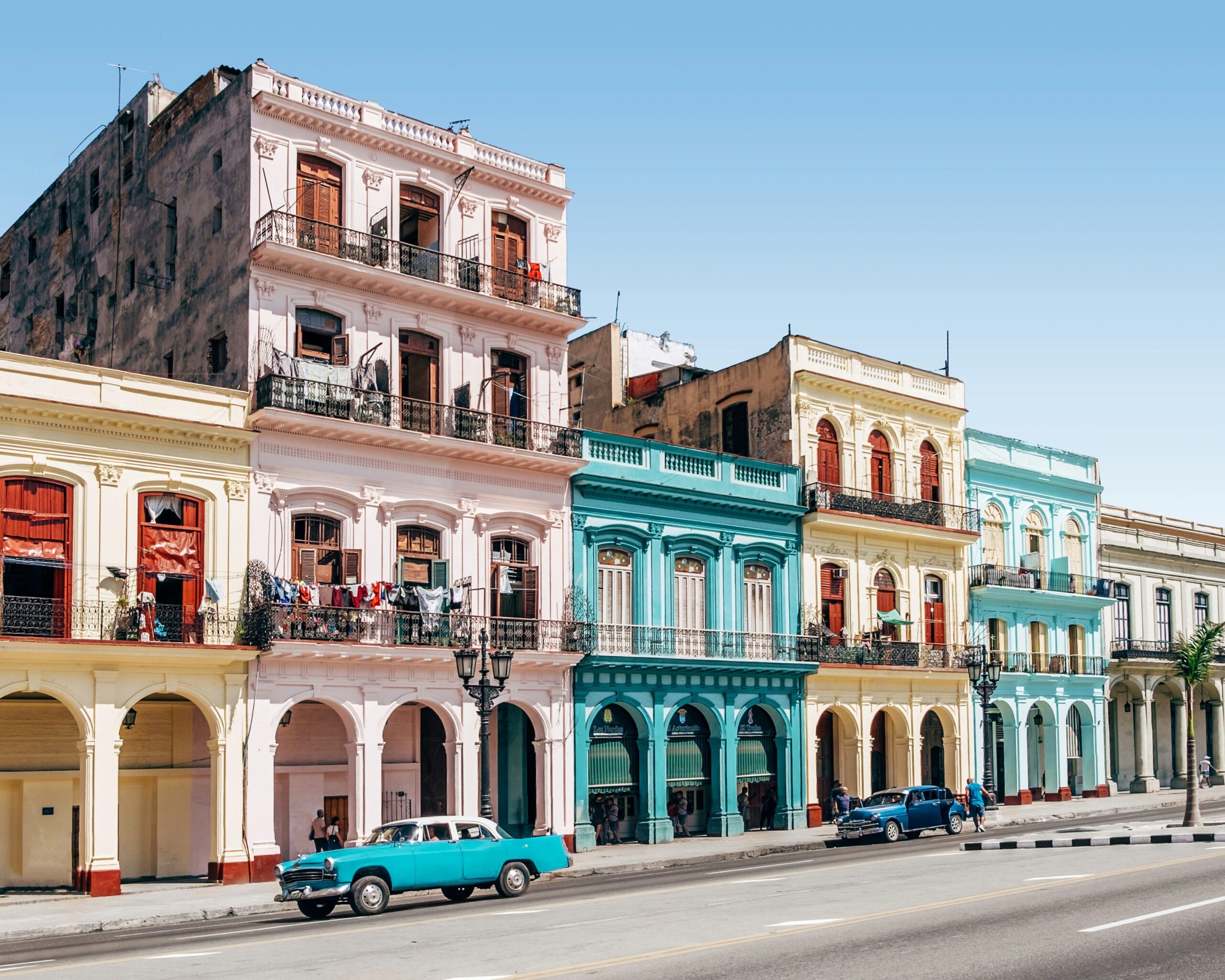 World2Fly cancela ruta Madrid-La Habana por falta de combustible y caída de demanda en Cuba.