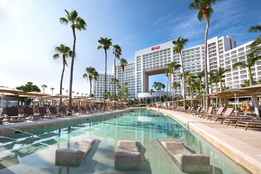 Riu Hotels & Resorts reabre Riu Palace Península en Cancún tras reforma de 618 habitaciones y nuevas instalaciones.