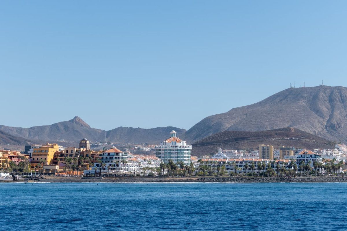 Ashotel propone al Gobierno de Canarias convertir hoteles en refugios climáticos durante olas de calor extremas.