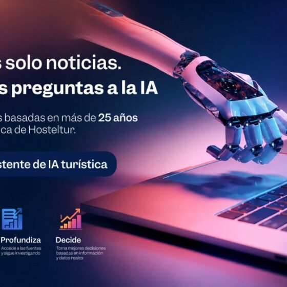 Robot hand typing on a laptop under LAIA branding, promoting an AI travel assistant in Spanish.