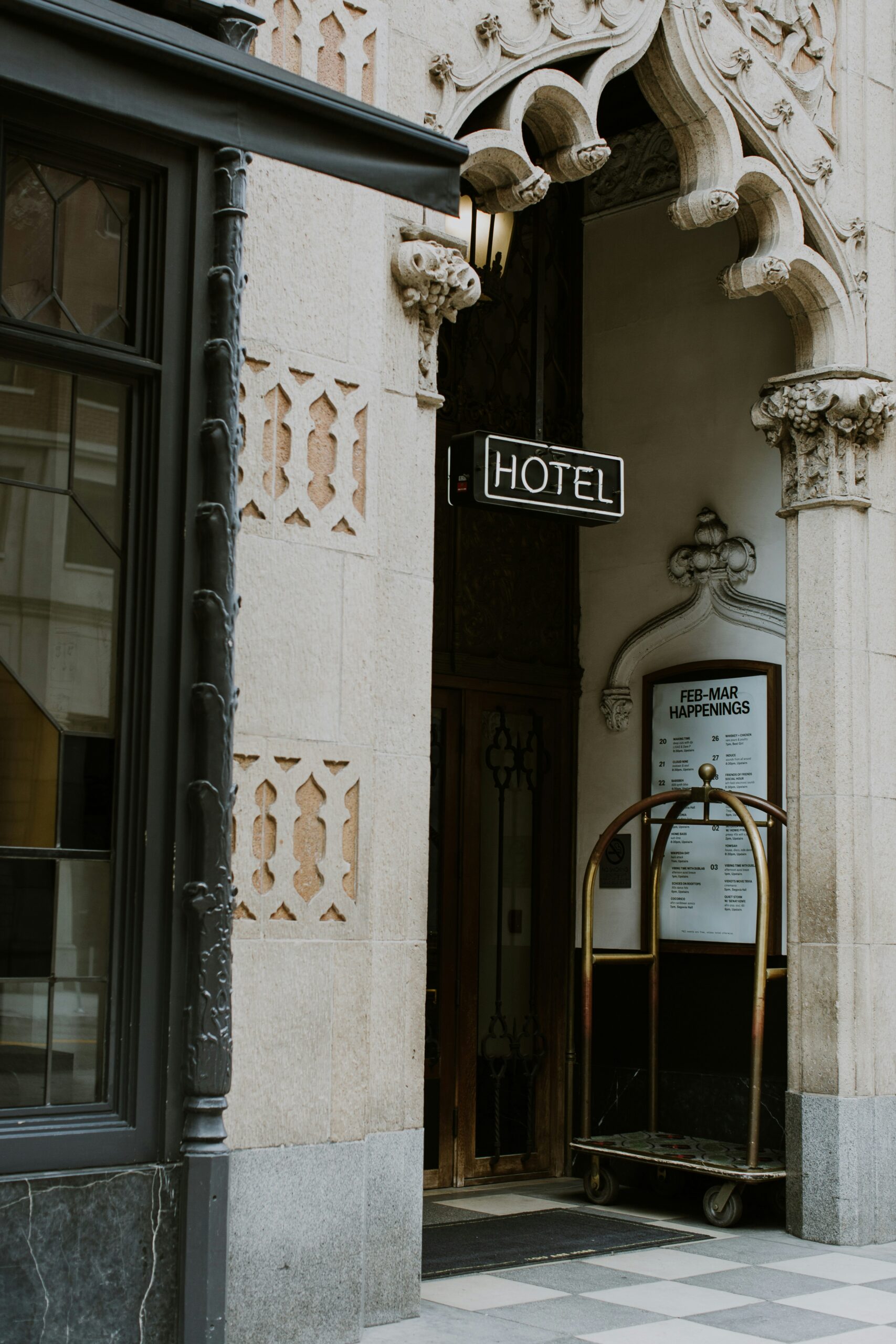 Un motor de reservas efectivo aumenta la rentabilidad hotelera al promover ventas directas y mejorar la eficiencia operativa.