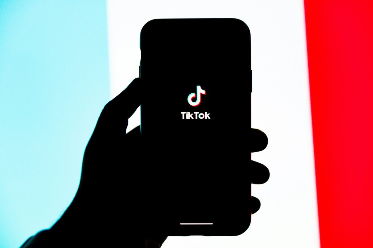 Airbnb lidera en TikTok España con 3,42 millones de euros en valor de medios ganados, según Kolsquare.