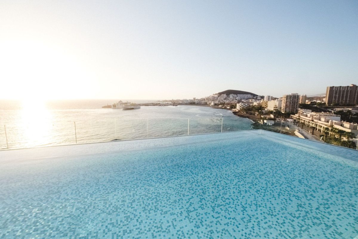 Seis hoteles en Tenerife miden huella hídrica con sensores y plataforma digital en proyecto piloto de Ashotel.