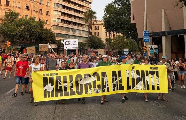 Reputación del turismo en España: persiste el sentimiento negativo en destinos top