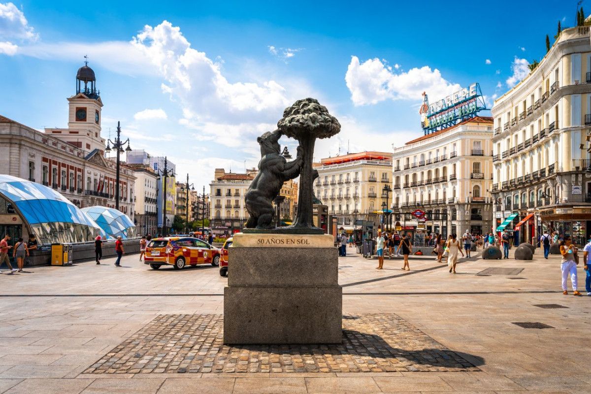 La percepción turística en Madrid mejora a 5,6 puntos, con conectividad aérea como tema positivo destacado.