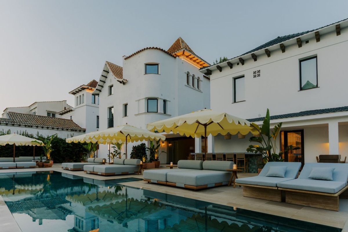 Sunset Hospitality Group inaugura Casa METT Sitges, su primer hotel de alta gama en la línea Casa METT.
