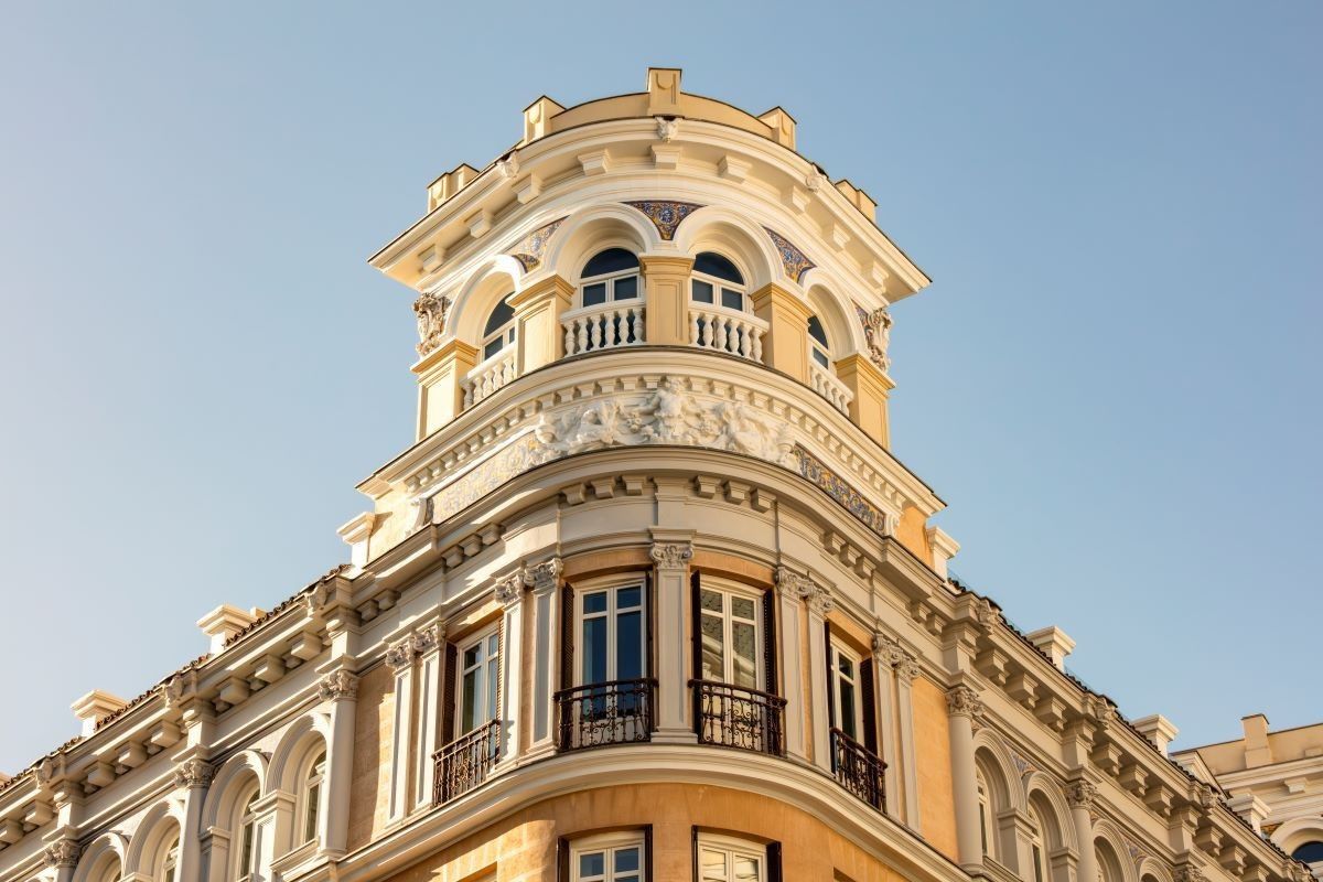 GS Bacares Iberia adquiere el hotel Nômade Temple de Madrid por 105 millones de euros, reforzando presencia en España.