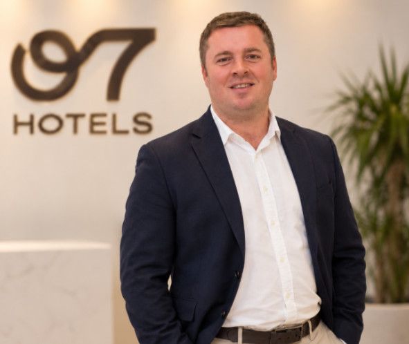 La gestora hotelera de W2M incorpora a Jason Brewer como director de expansión