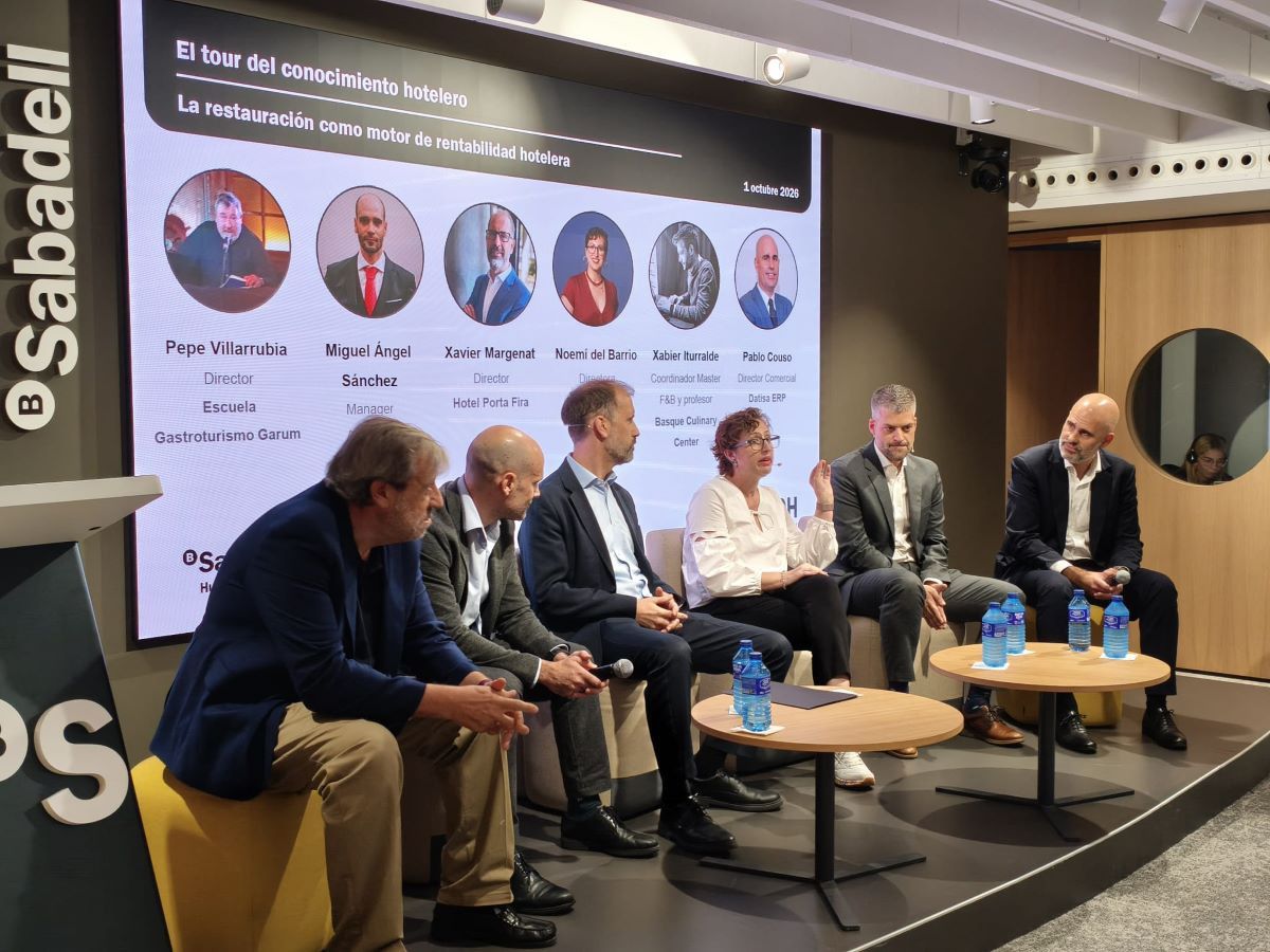 Profesionales en Barcelona destacan la personalización y tecnología como claves para aumentar la rentabilidad hotelera.